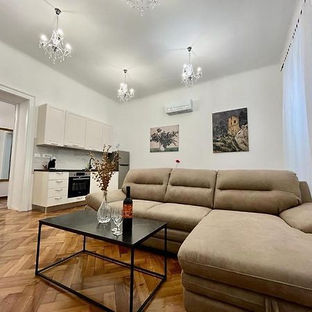 Lux Apartmans Pula Extérieur photo