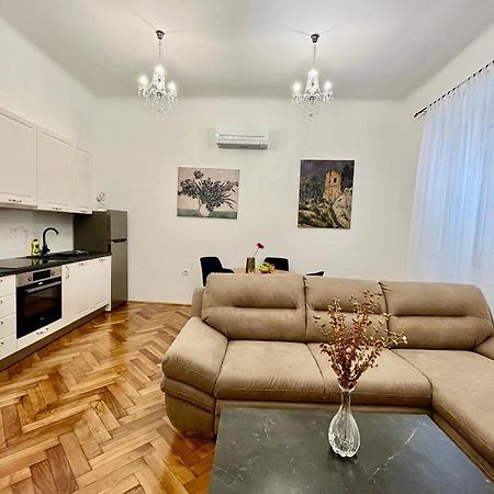 Lux Apartmans Pula Extérieur photo