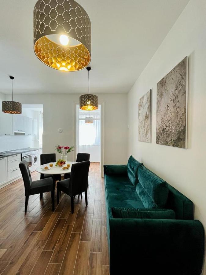 Lux Apartmans Pula Extérieur photo