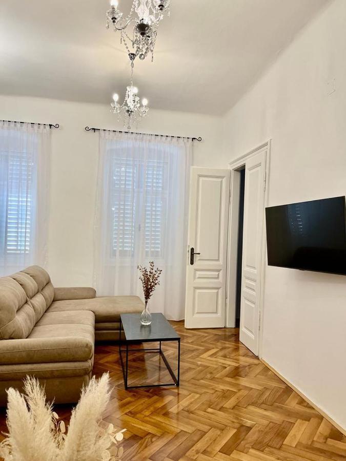 Lux Apartmans Pula Extérieur photo