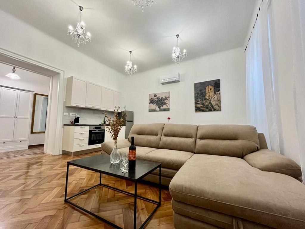 Lux Apartmans Pula Extérieur photo