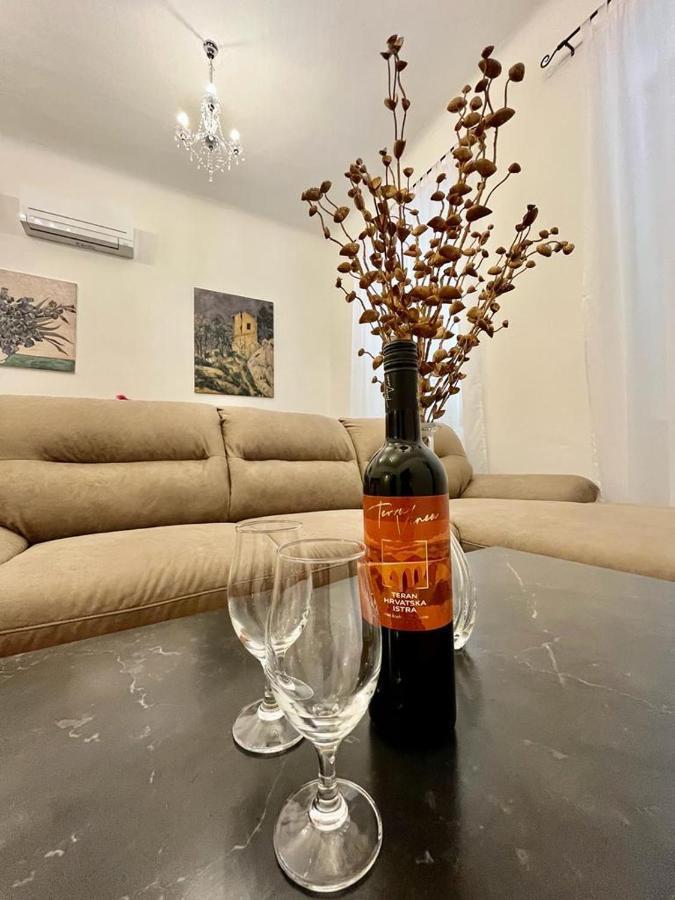 Lux Apartmans Pula Extérieur photo