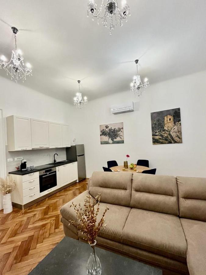 Appartement Lux Apartmans à Pula Extérieur photo
