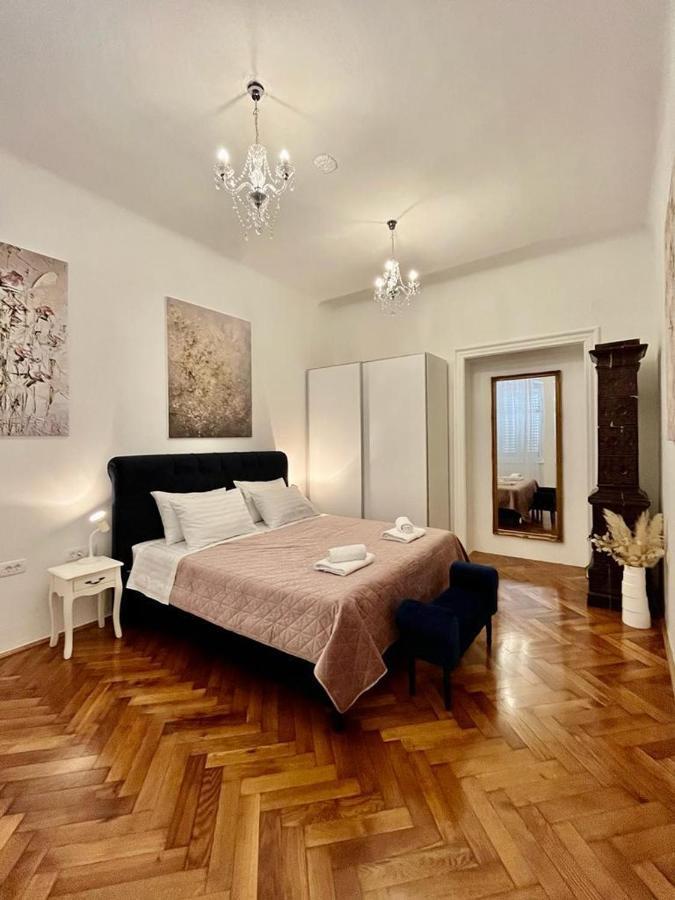 Lux Apartmans Pula Extérieur photo