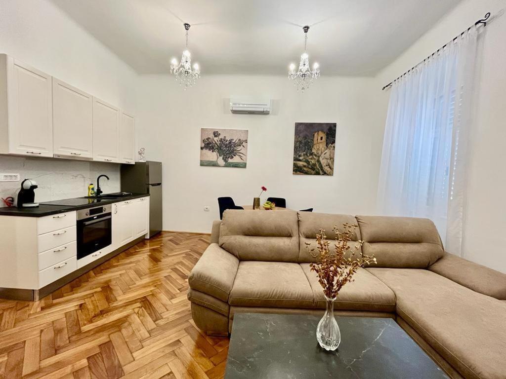 Lux Apartmans Pula Extérieur photo