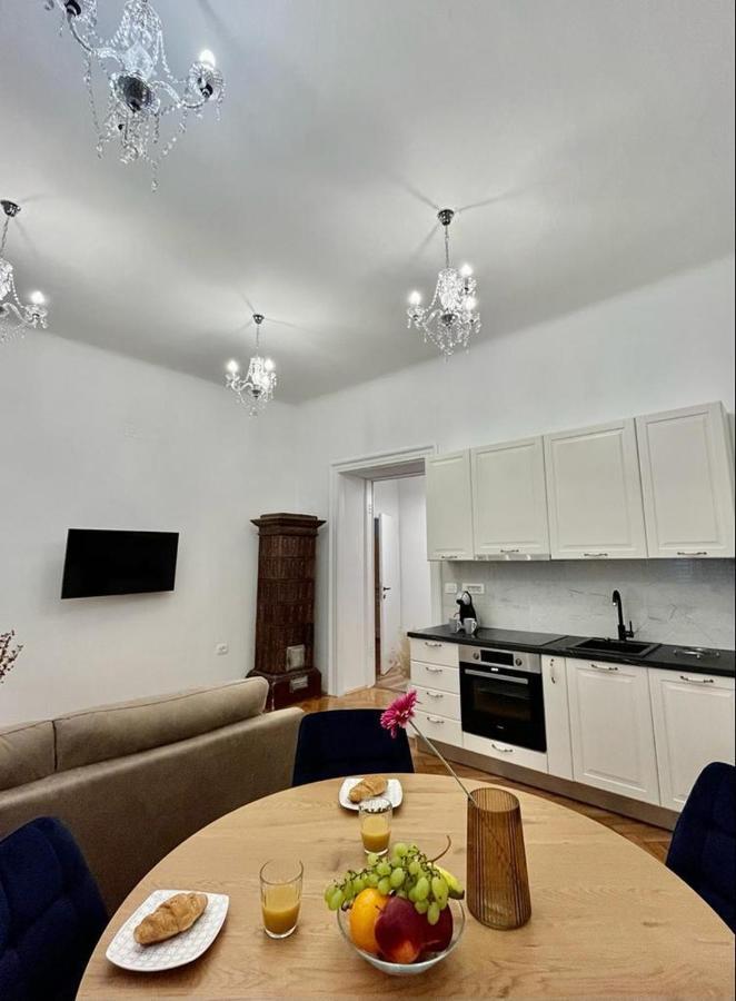 Lux Apartmans Pula Extérieur photo