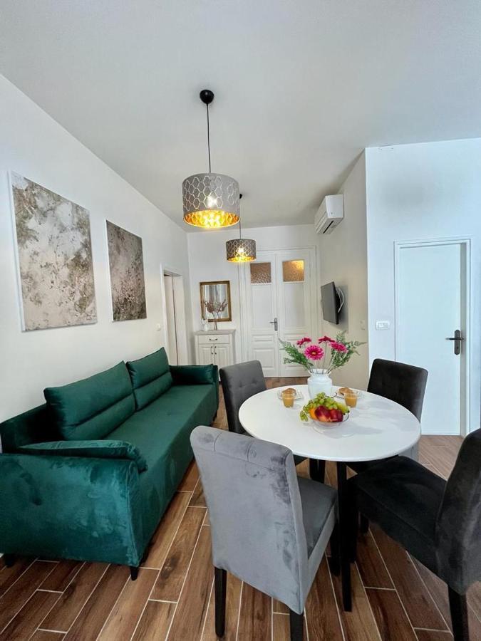 Lux Apartmans Pula Extérieur photo